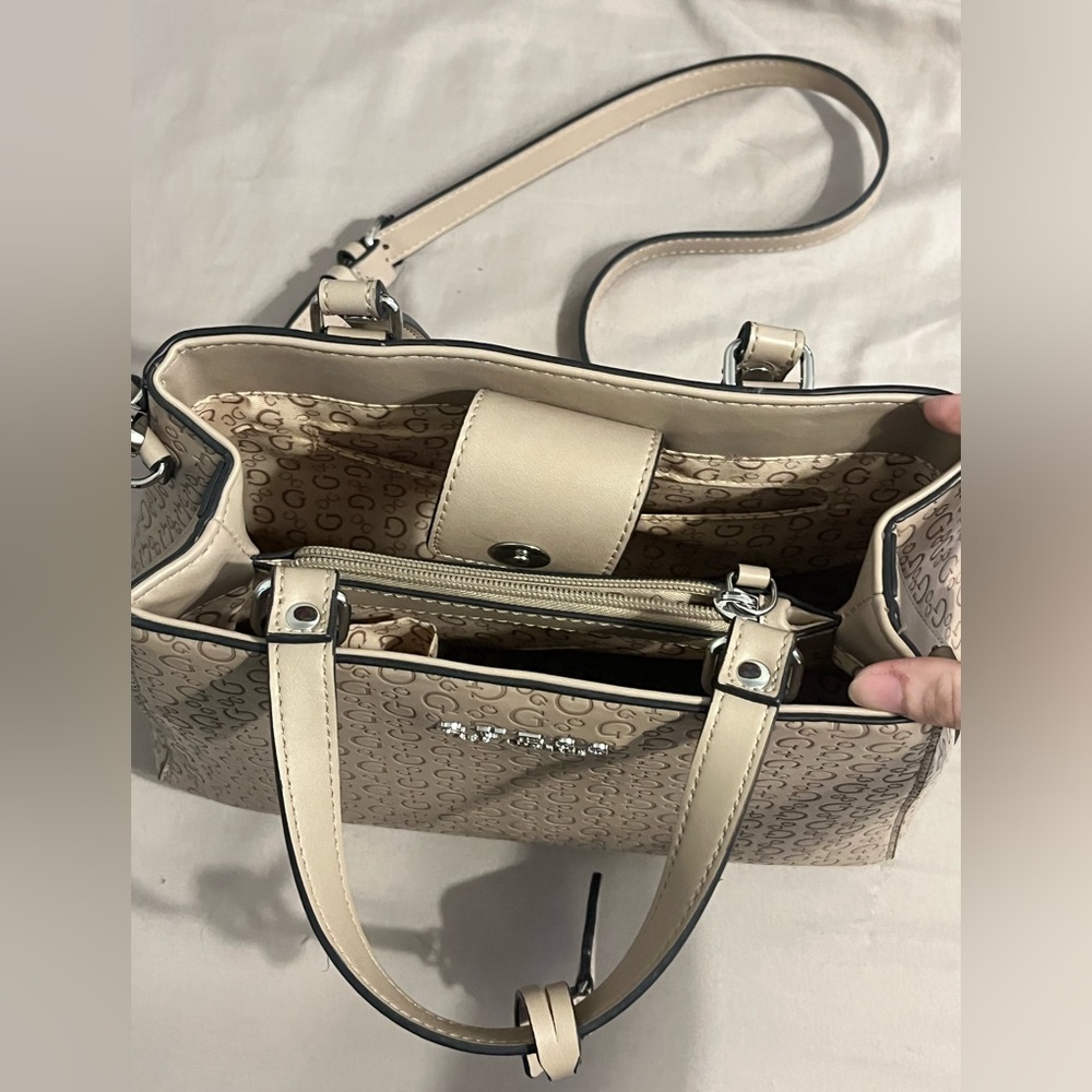 Guess Purse - Picture 2 of 5